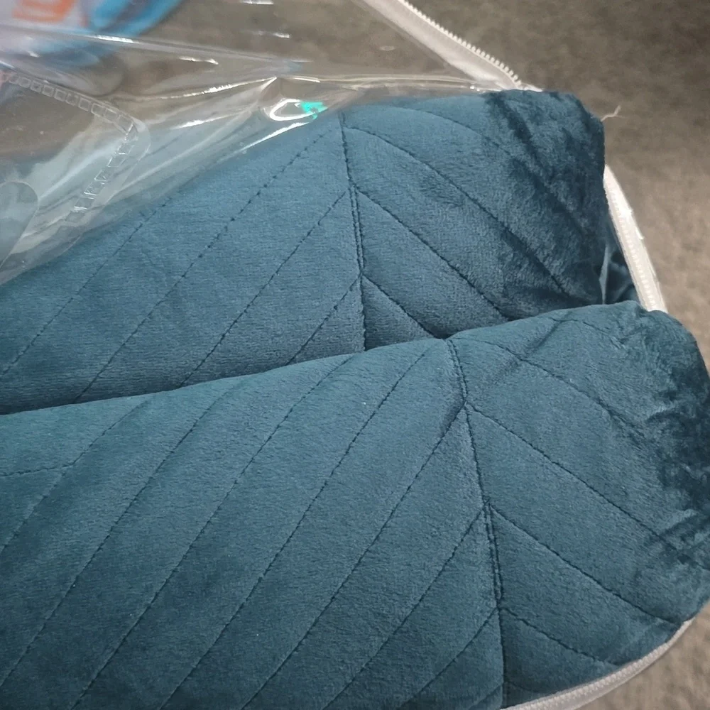 Barefoot Bungalow Riviera Velvet Modern Quilt Set, Teal, King - Reversible - Picture 10 of 10